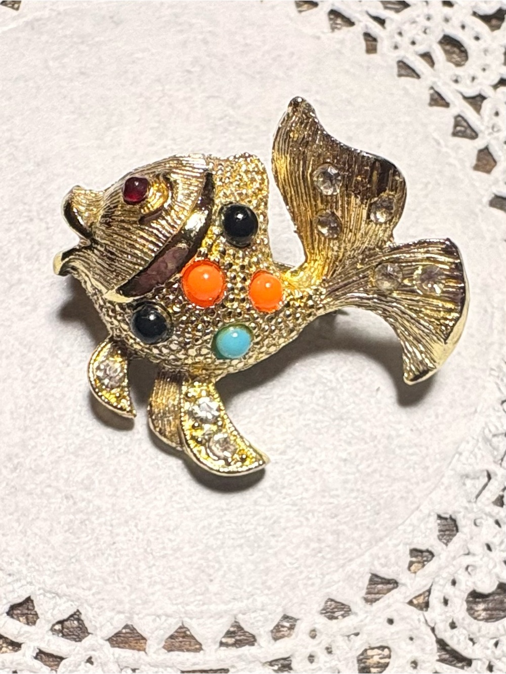 Vintage MCM Koi Gold Tone w/Colored Cabochons & Rhinestone Figural Fish Brooch - Picture 6 of 6